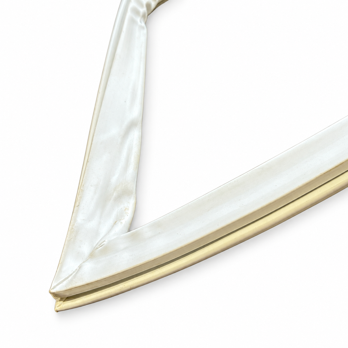 Dometic 4450011524 gasket corner and outer sealing lip — close-up