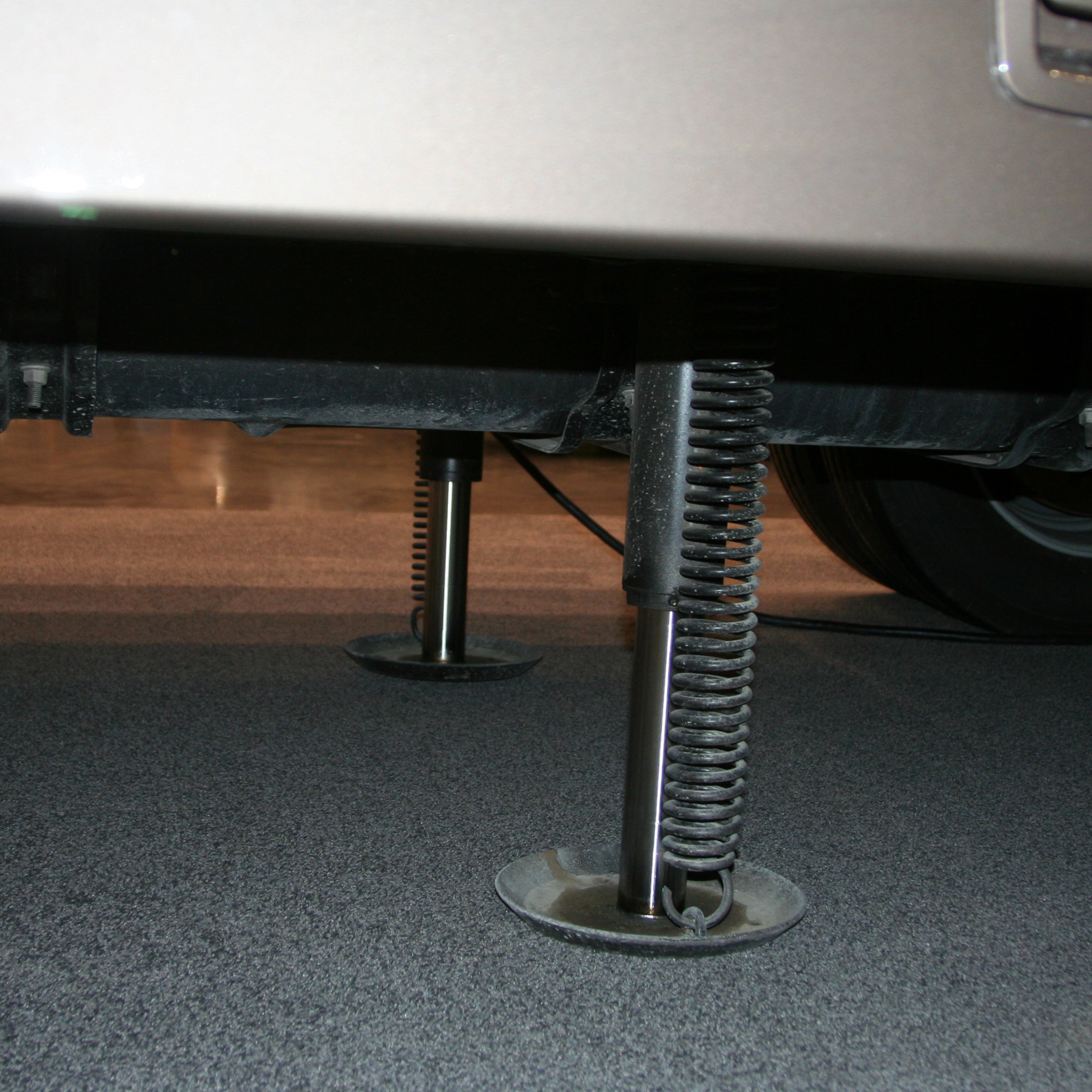 Lippert - Horizontal Fluid Sensor (Trailer Connector With Blue Float) - Power Gear Leveling - Image 5