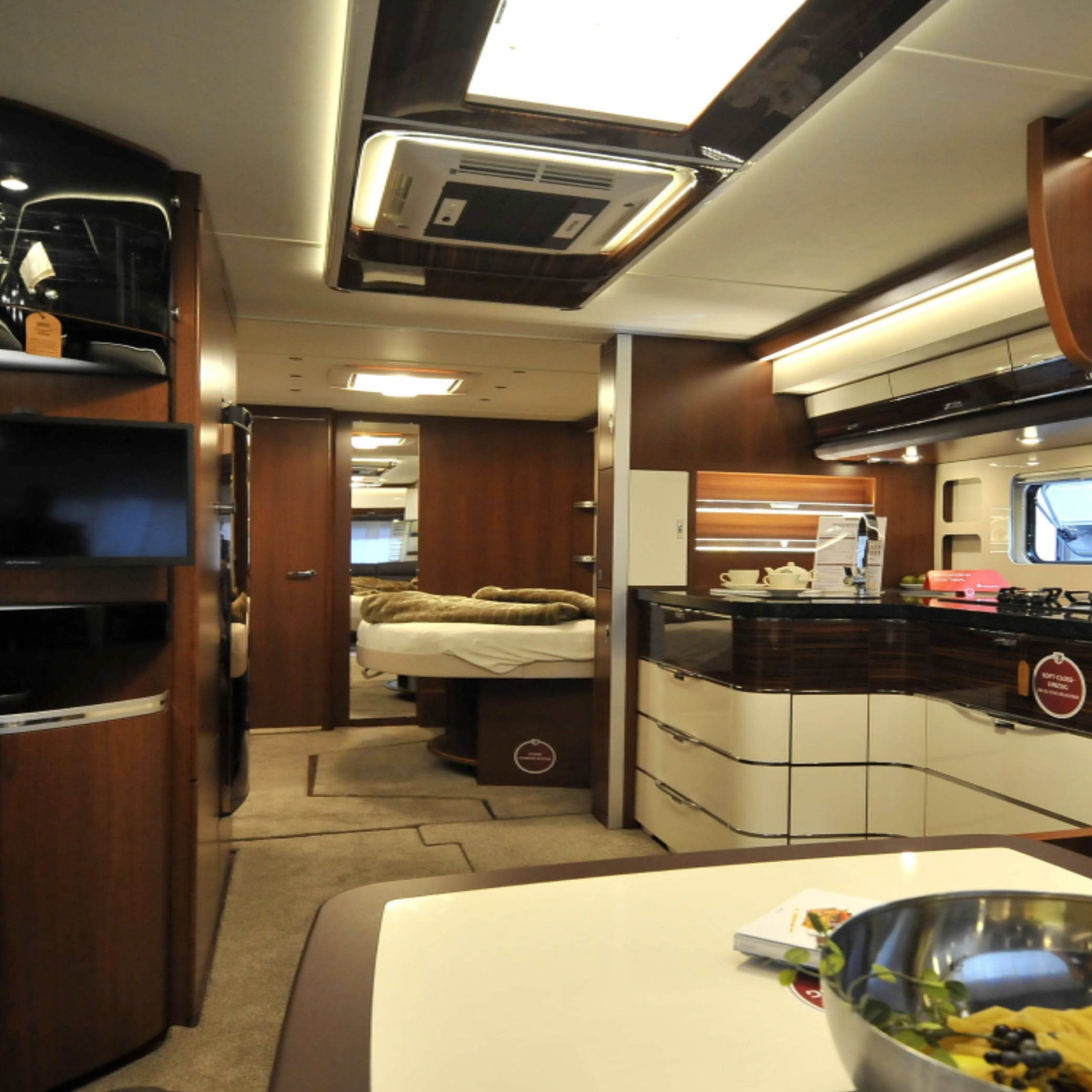 Lippert Bathtub With Right Drain - 24" X 40", White #W2440Rhspk - Image 8